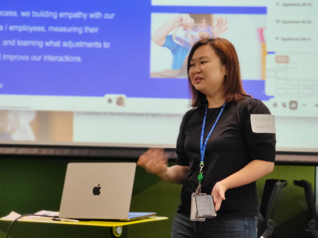Empathic Agility co-founder Serena presenting the method at a talk